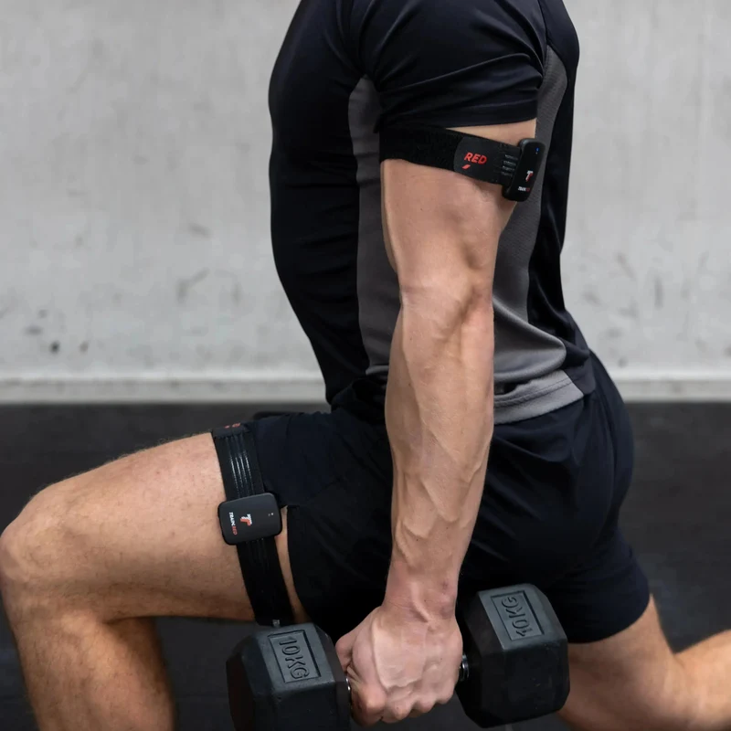 Athlete performing lunge with dumbbell while wearing Train.Red FYER 2.0